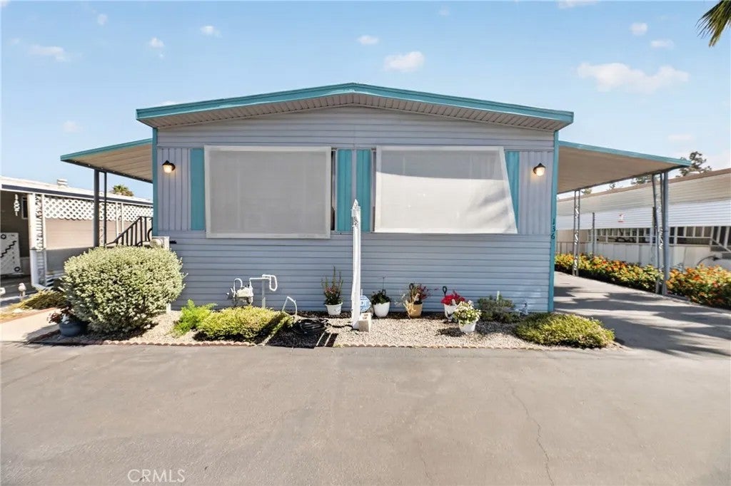 725 W Thornton 136 — photo