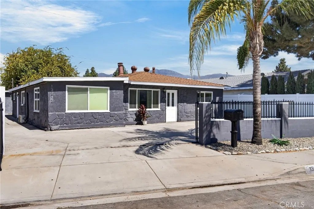 13813 Clearcrest — photo