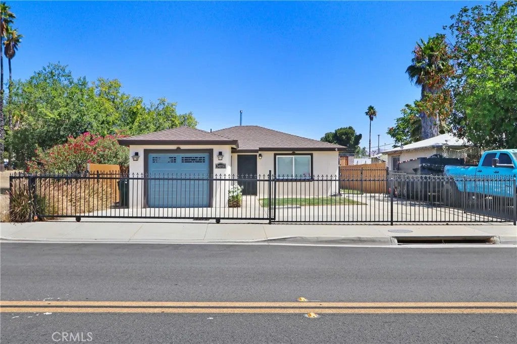 24050 Atwood — photo