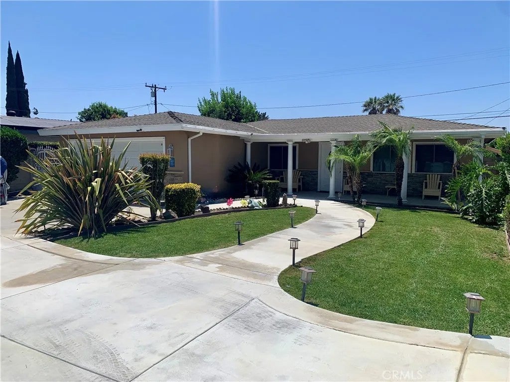 4751 Howard — photo
