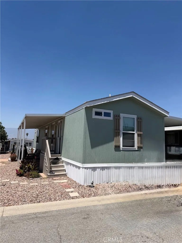 24414 University 51 — photo