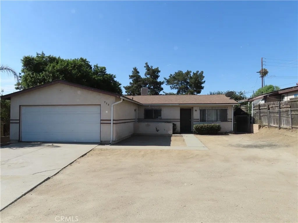 925 Navajo Road — photo