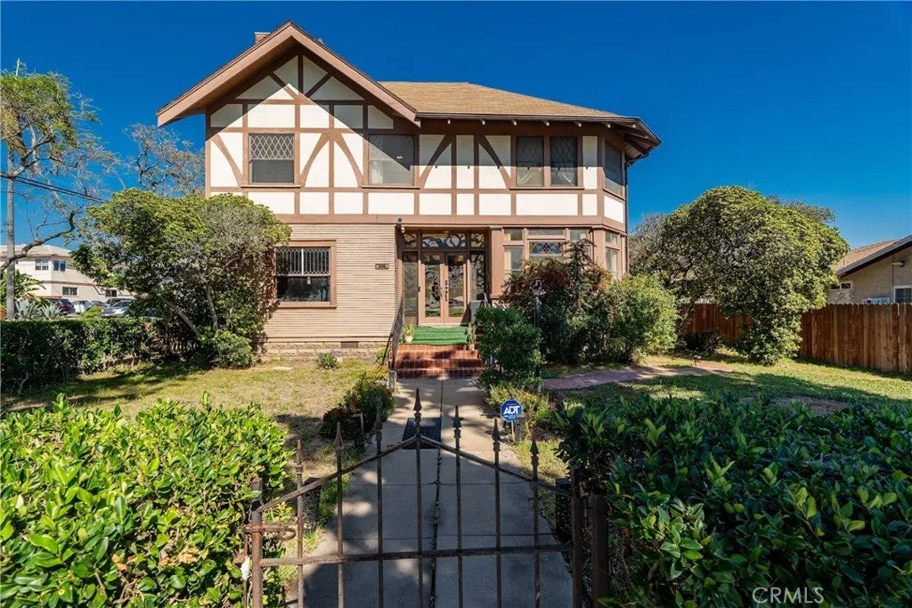305 F — photo
