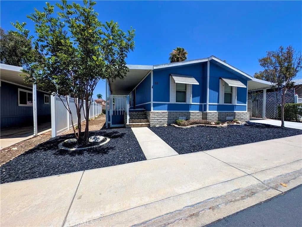 1721 E Colton 32 — photo