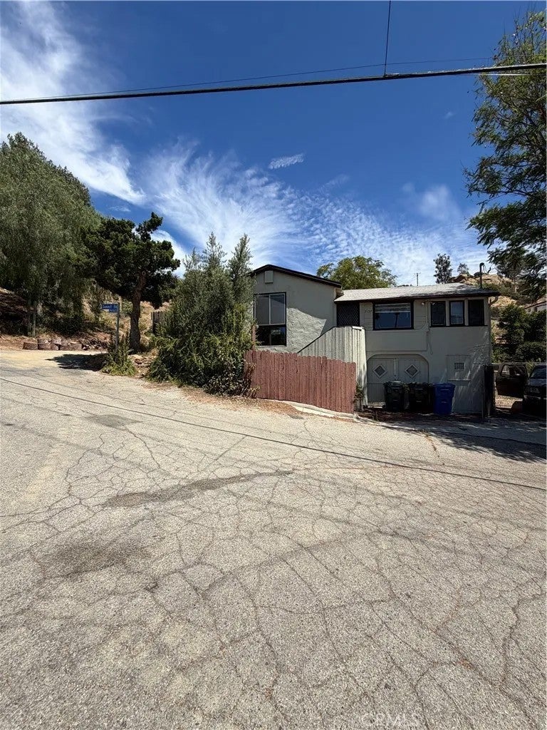7157 Leota — photo