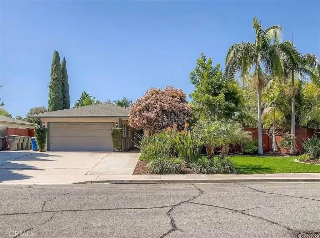 1515 Montiel Road — photo