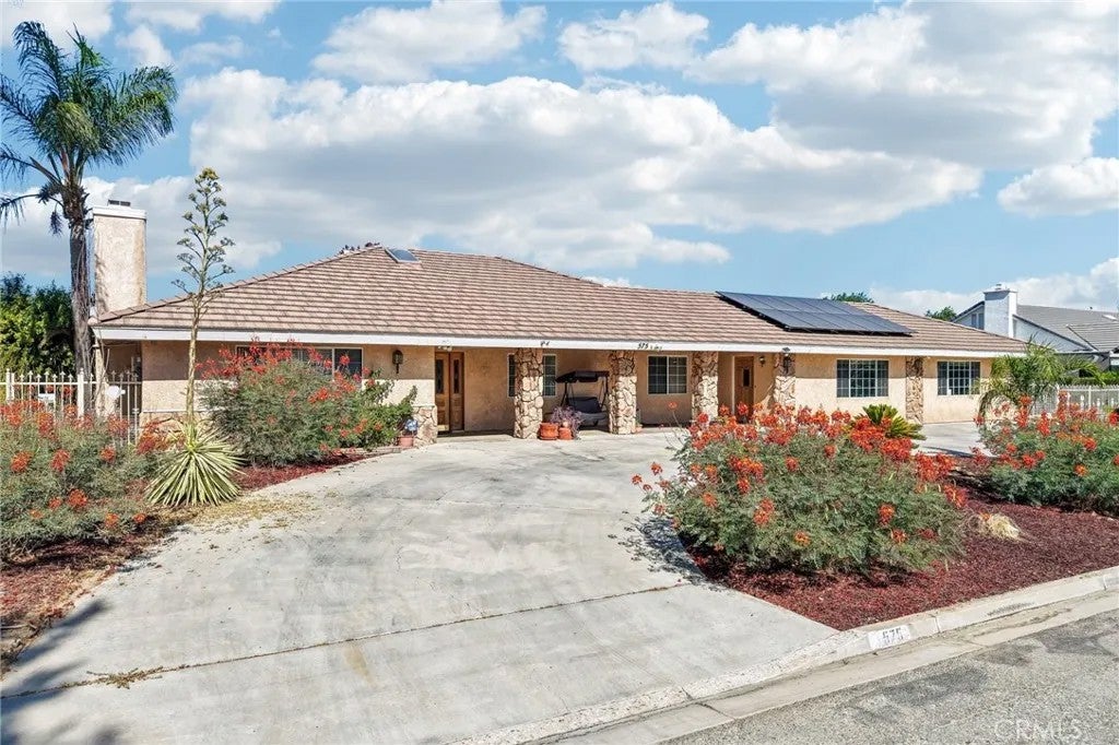 575 Lauresa — photo