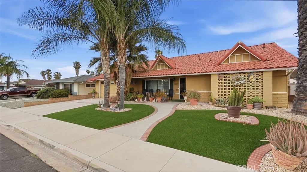 1180 Amberwood — photo