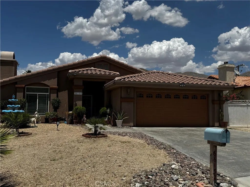 66132 Avenida Cadena — photo