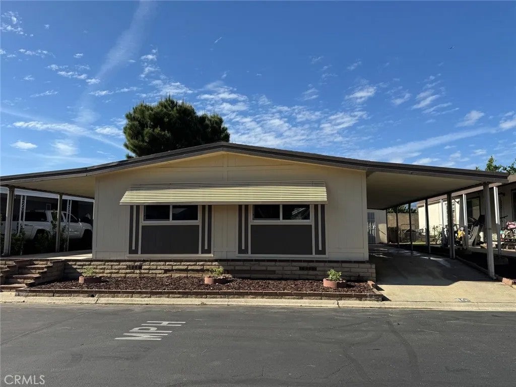 1601 S Garey 16 — photo