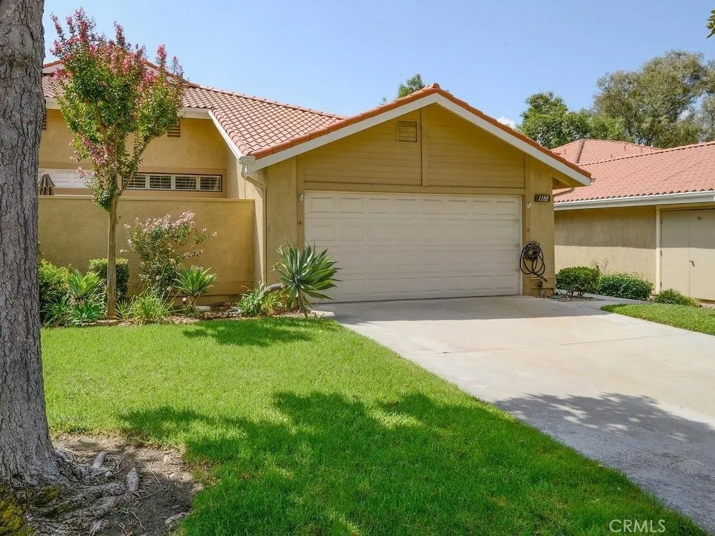 1188 Upland Hills South — photo
