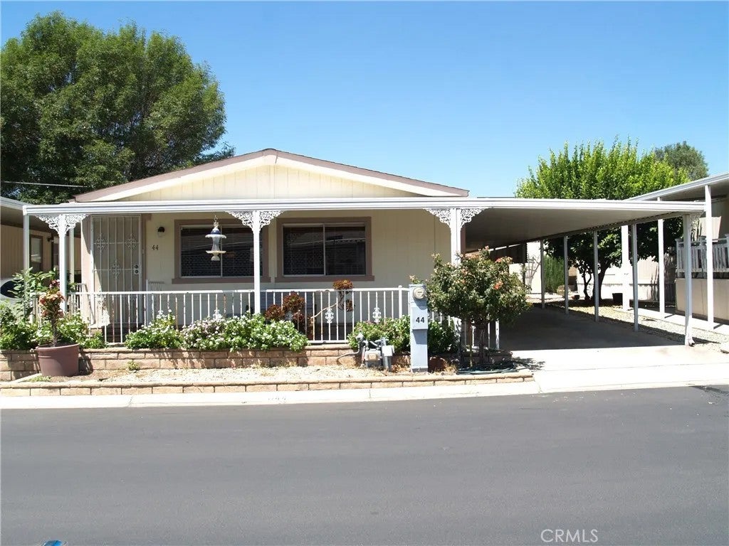 1010 Terrace 44 — photo