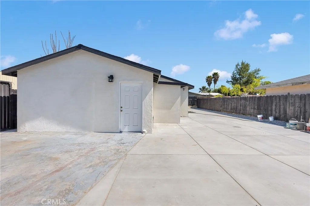 7359 Lynwood — photo