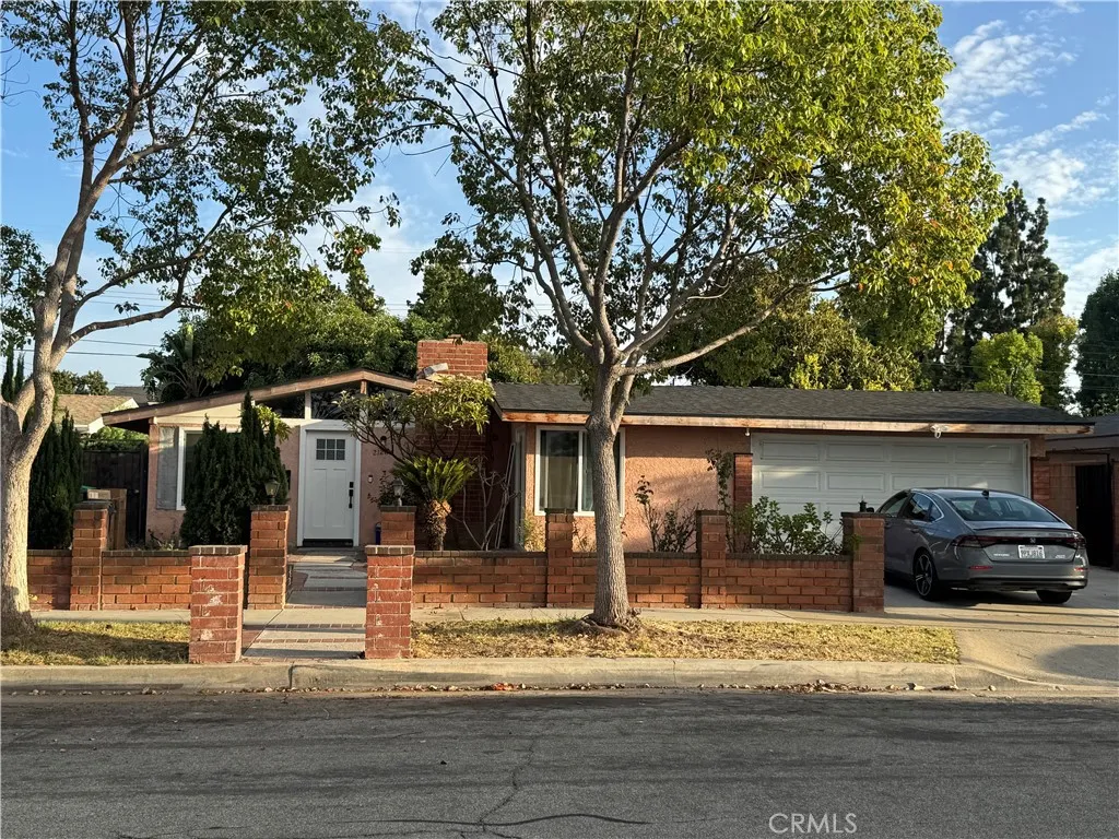 2128 W Larkspur — photo