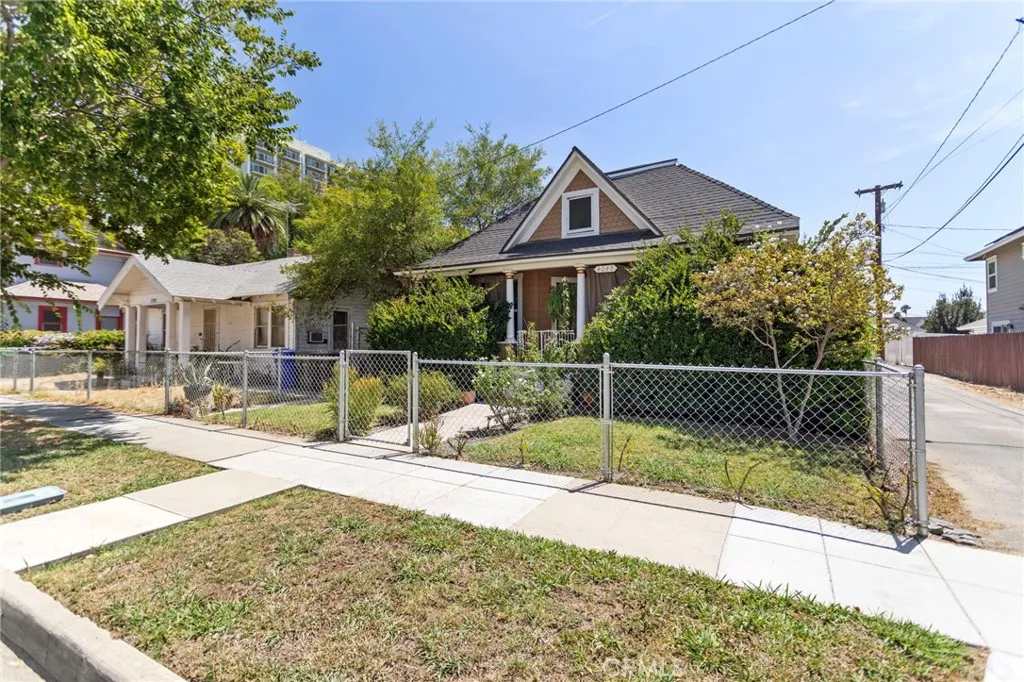 4048 9th Street, Riverside, CA 92501 — photo 2