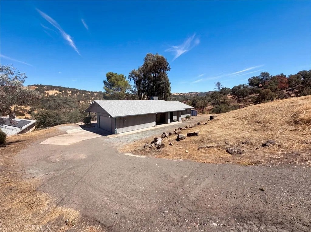 6041 Thornicroft — photo