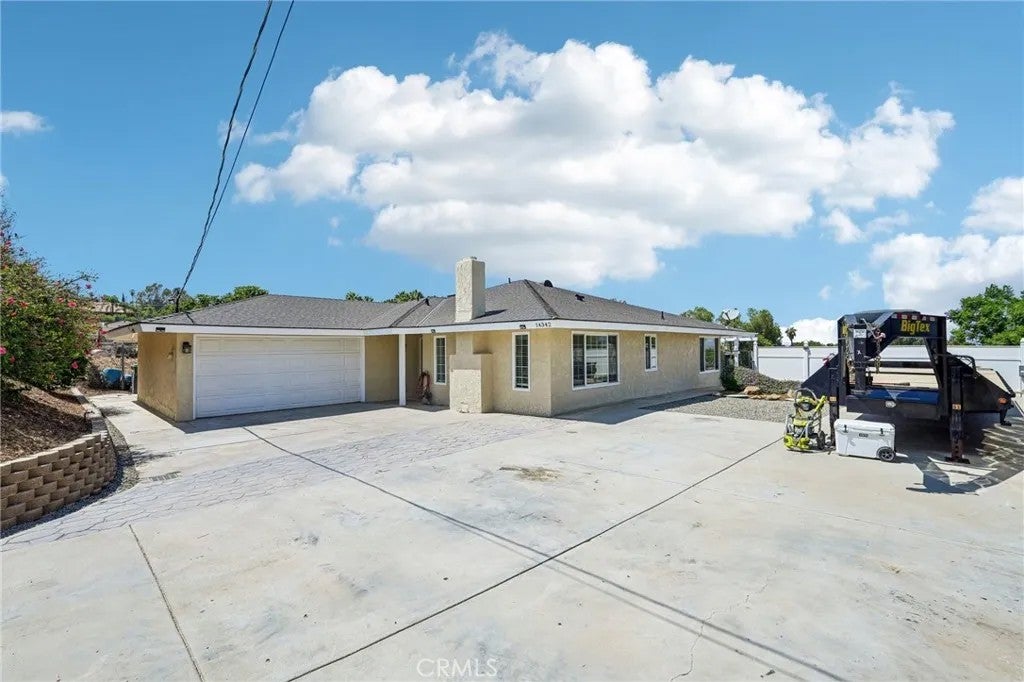 14342 Laurel — photo
