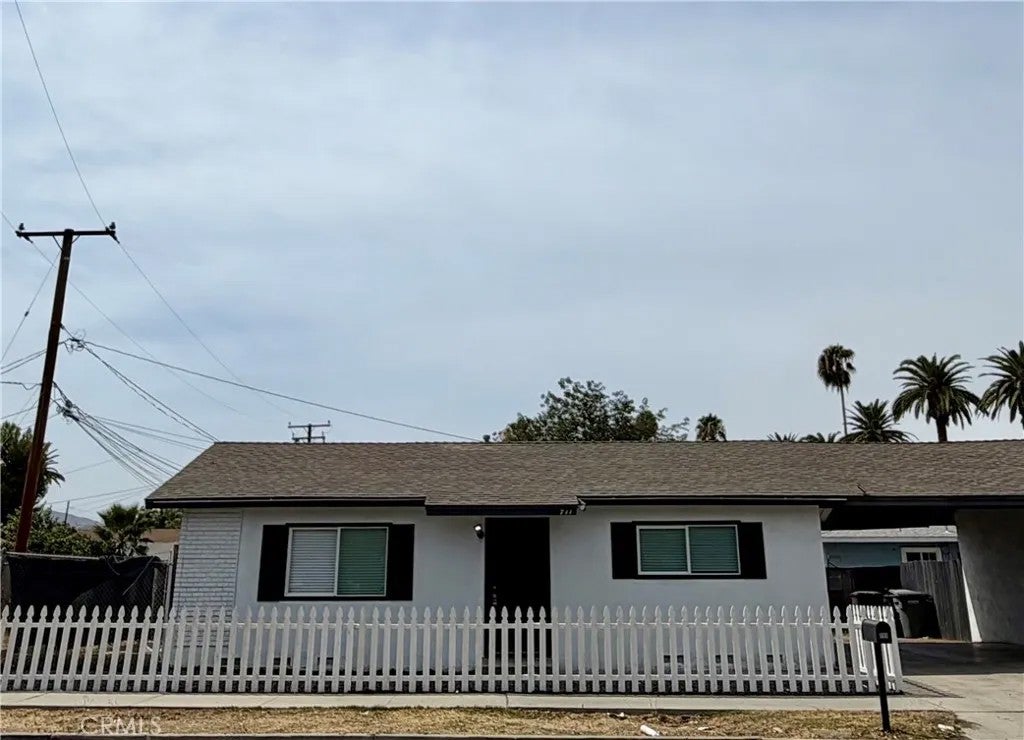 711 E Oakland — photo