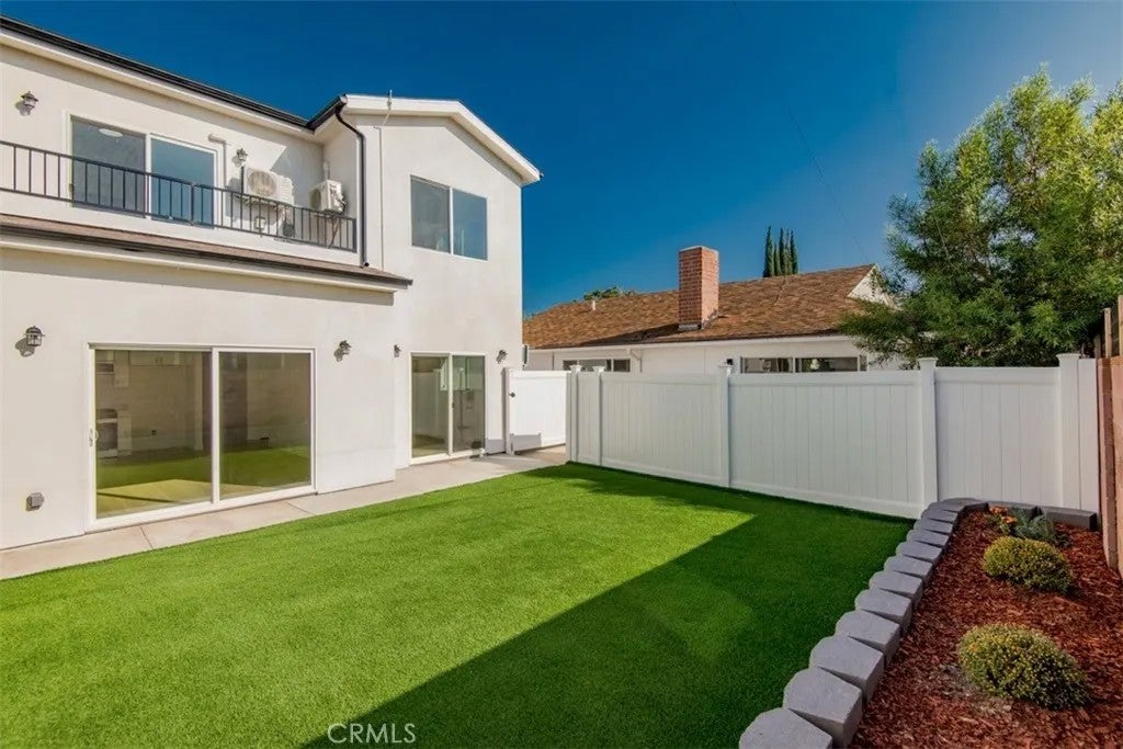 16433 Gledhill Street — photo