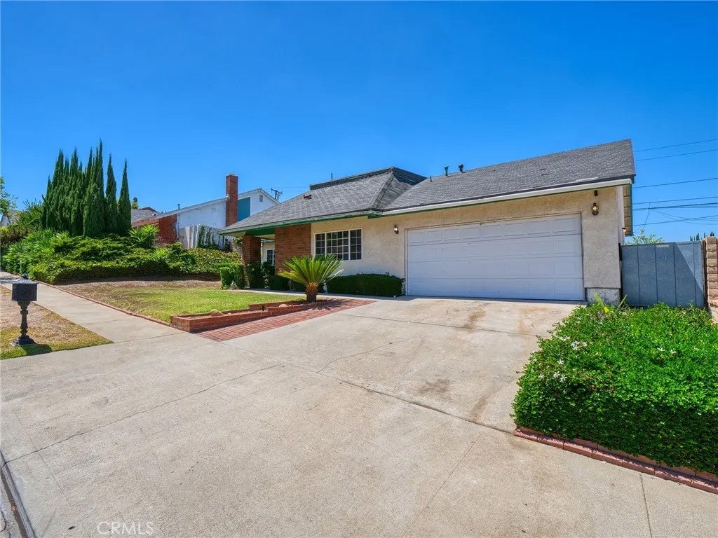 16443 Canelones — photo
