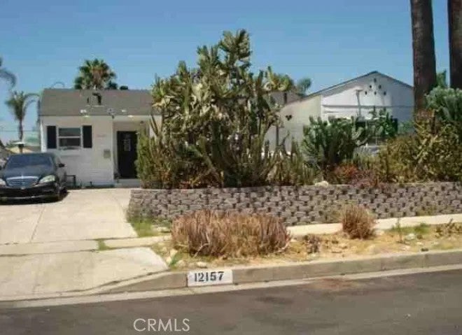 12157 Lull — photo