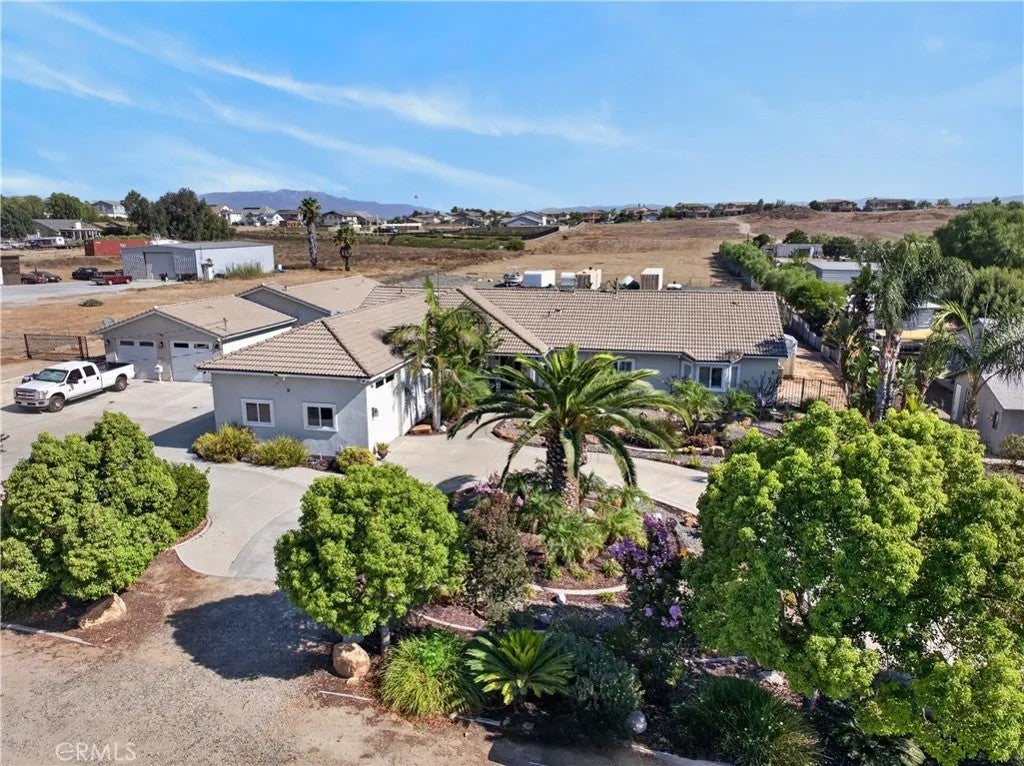 18626 Mariposa — photo