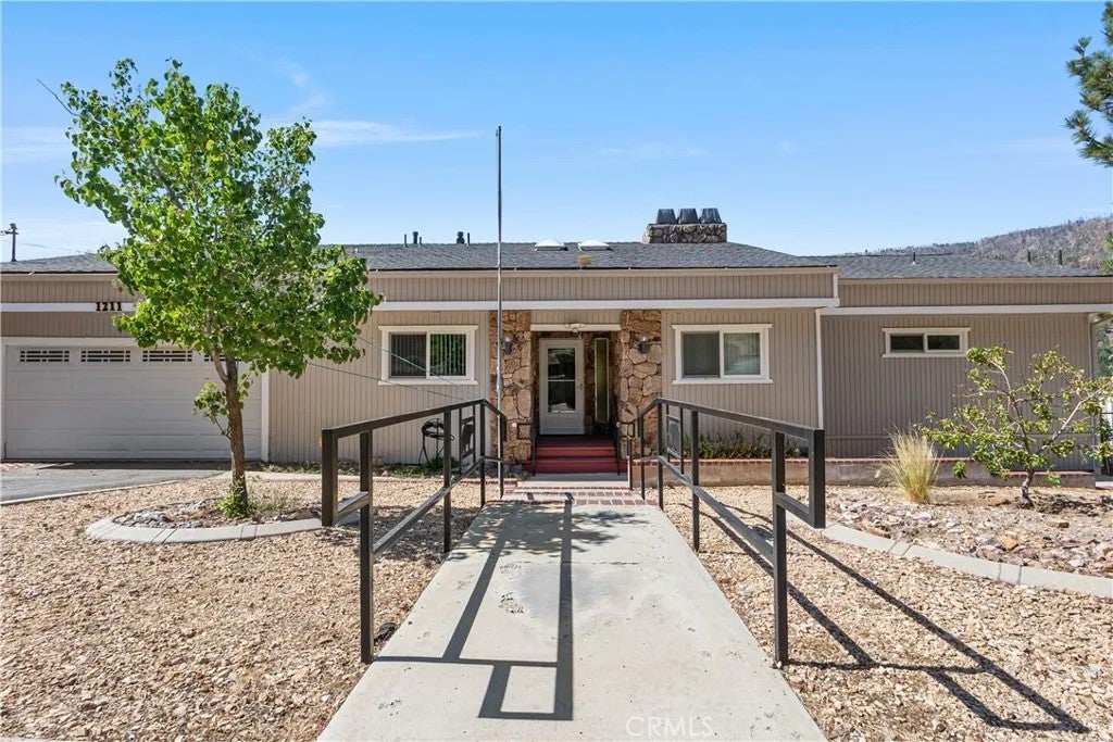 1211 Rivera — photo