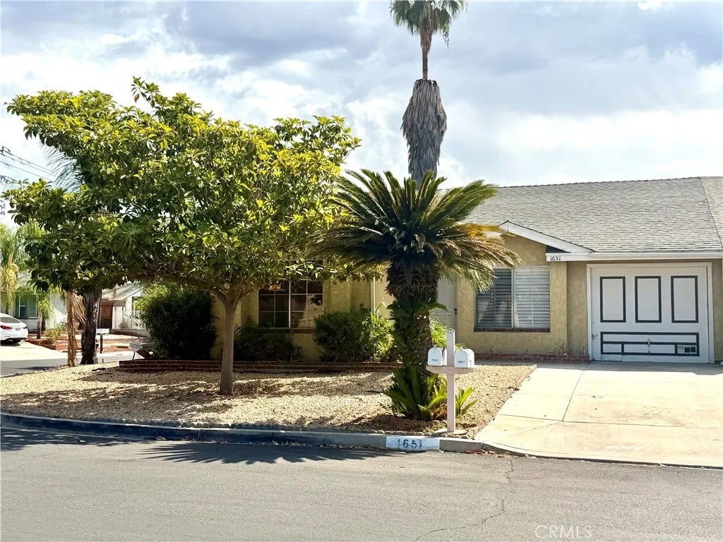 1651 Sycamore Street — photo