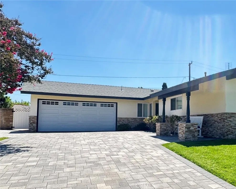 20944 Delphine Drive — photo