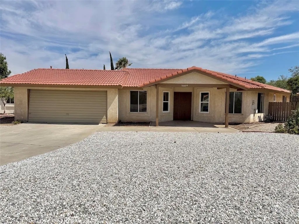14409 Riverside — photo