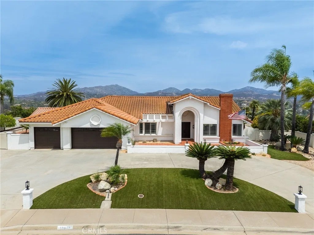 13971 Pequot Drive — photo