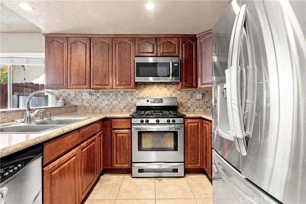 737 E Jackson, Rialto, CA 92376 — photo 3