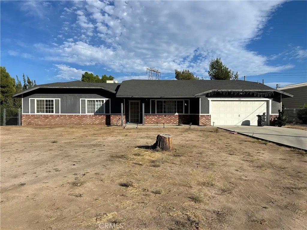 7621 Alston Avenue — photo