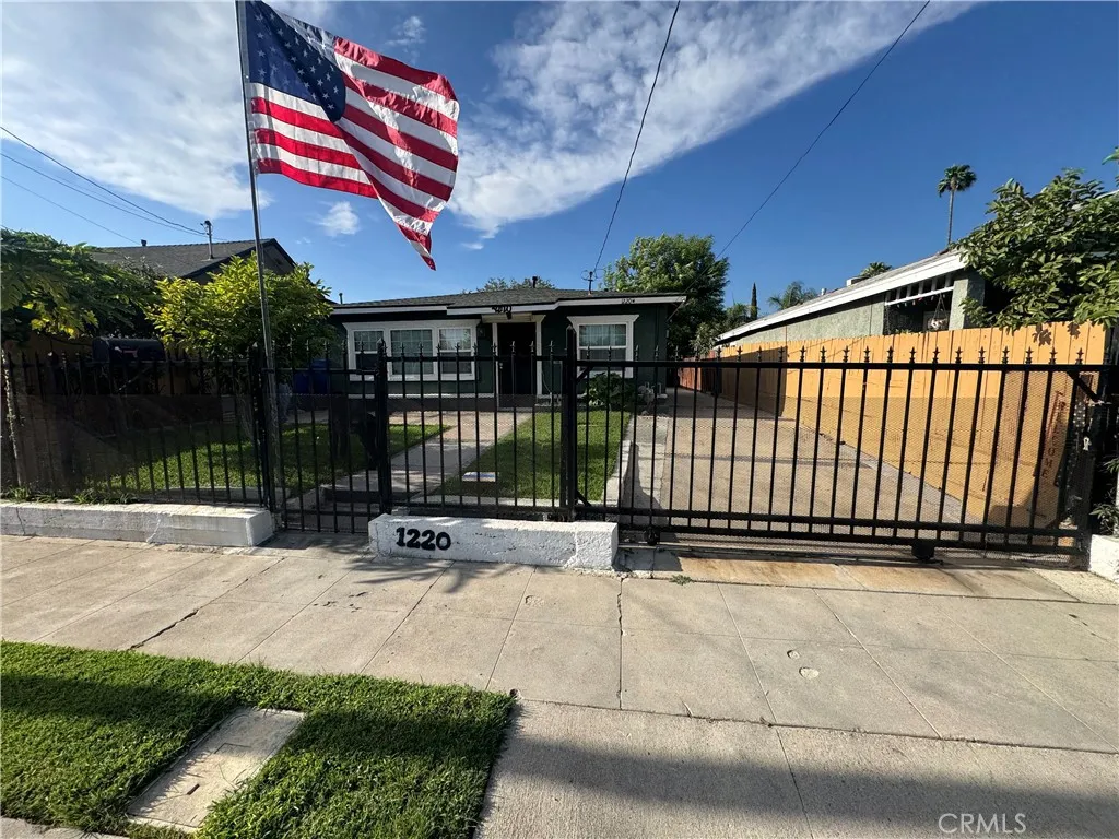 1220 W Victoria — photo