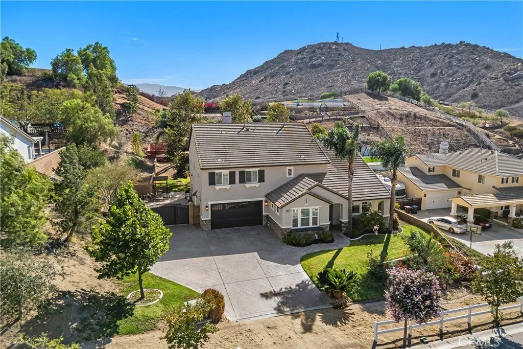 2830 Crestview Drive — photo