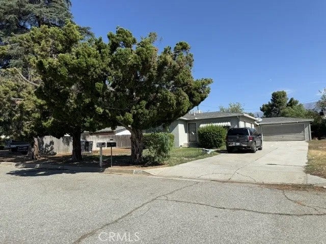 1425 W Hays — photo