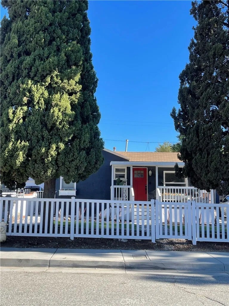 977 W Hays — photo