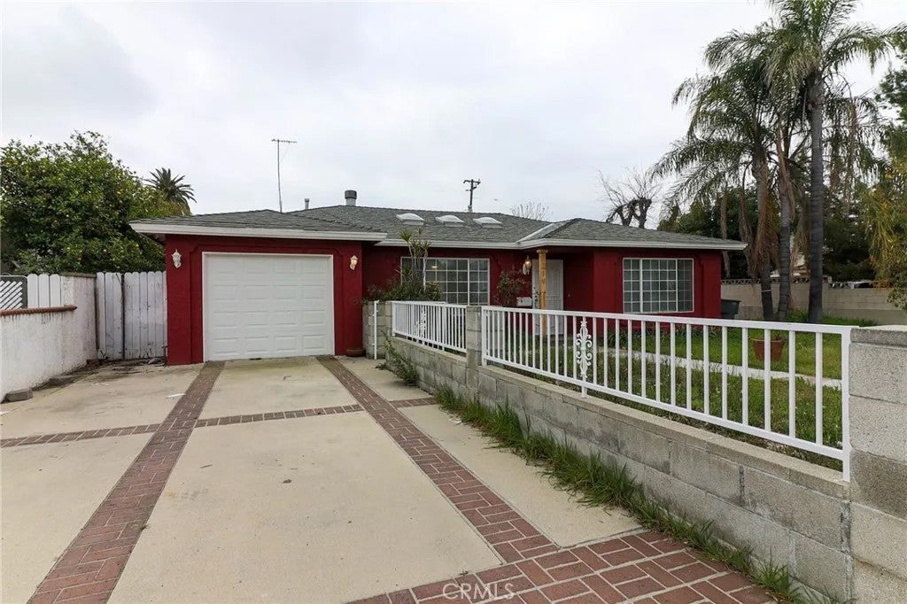 219 W Granada Court — photo