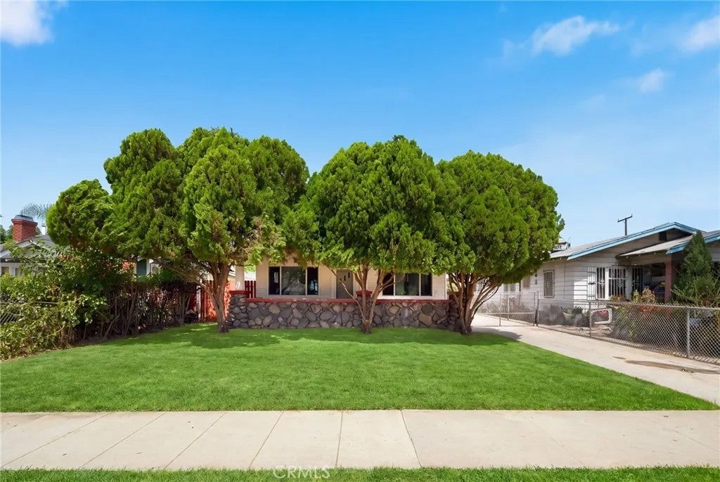 755 E Monterey Avenue — photo
