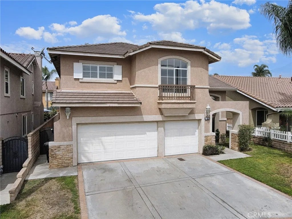 7108 Bronte — photo