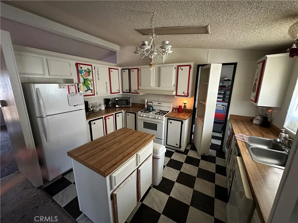 80 E Dawes #99, Perris, CA 92571 — photo 3