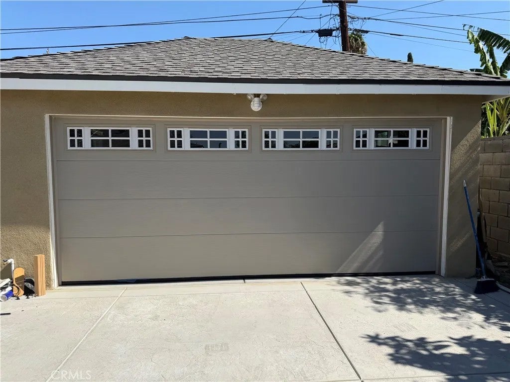 8437 Bruce — photo