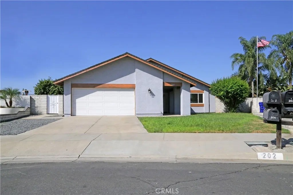 202 E Cherry Hill Court — photo