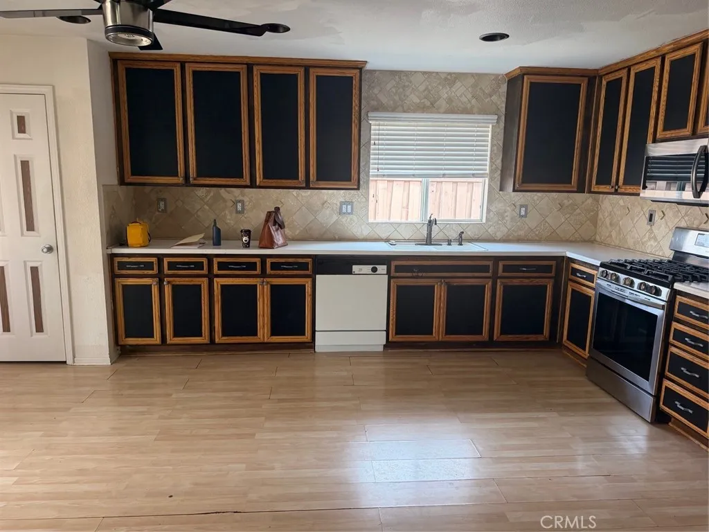 189 Ropango, Hemet, CA 92545 — photo 2
