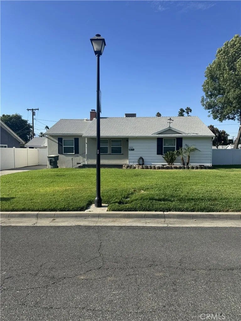 5011 Granada — photo
