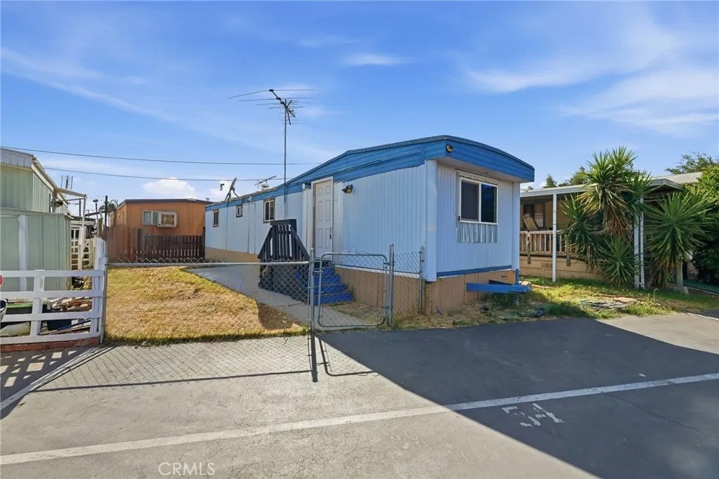 14890 Perris 54 — photo