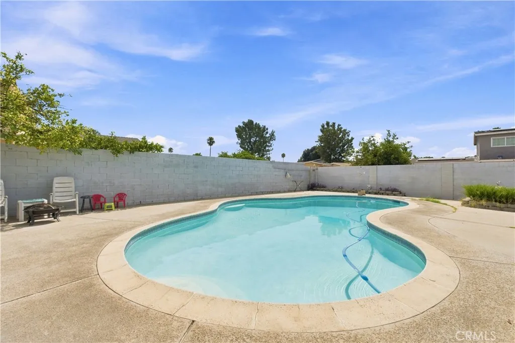 379 E Randall, Rialto, CA 92376 — photo 2