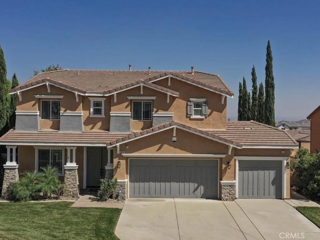 6895 Caitlin — photo