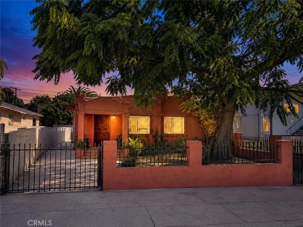 7833 Crocker — photo