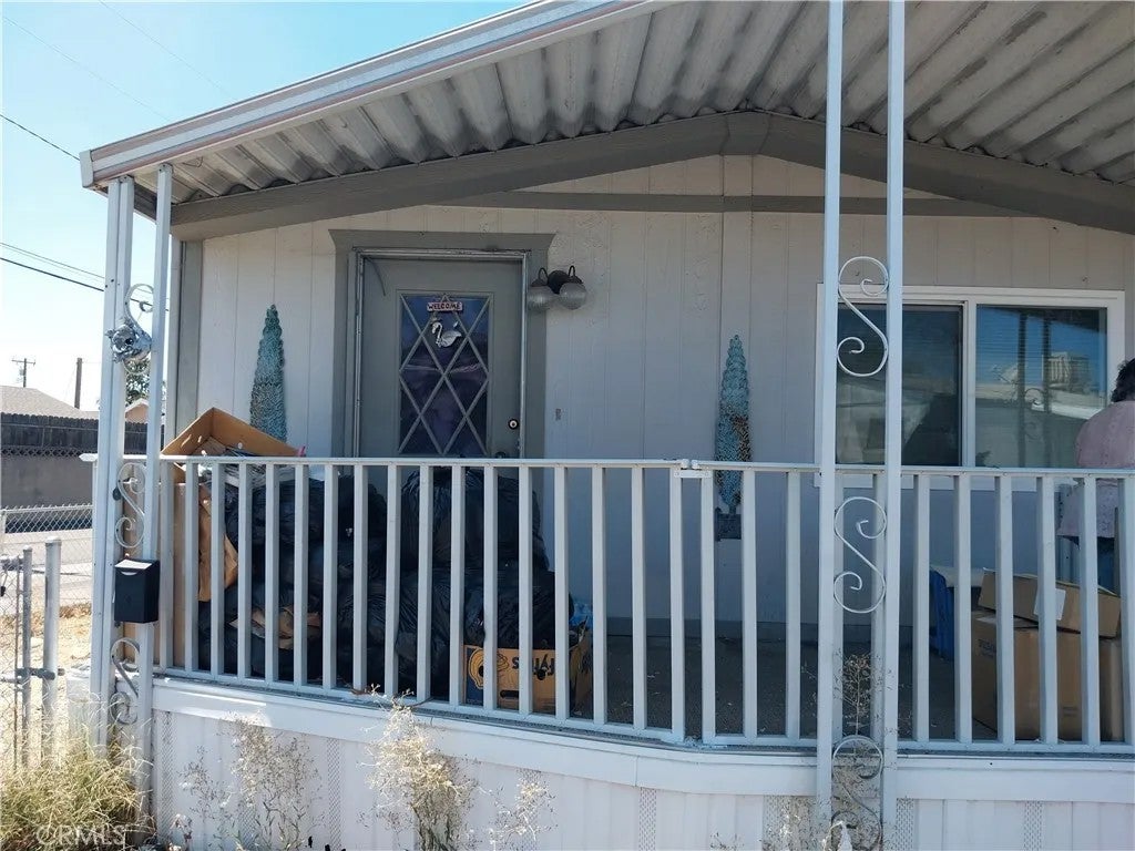 1045 N Azusa 128 — photo